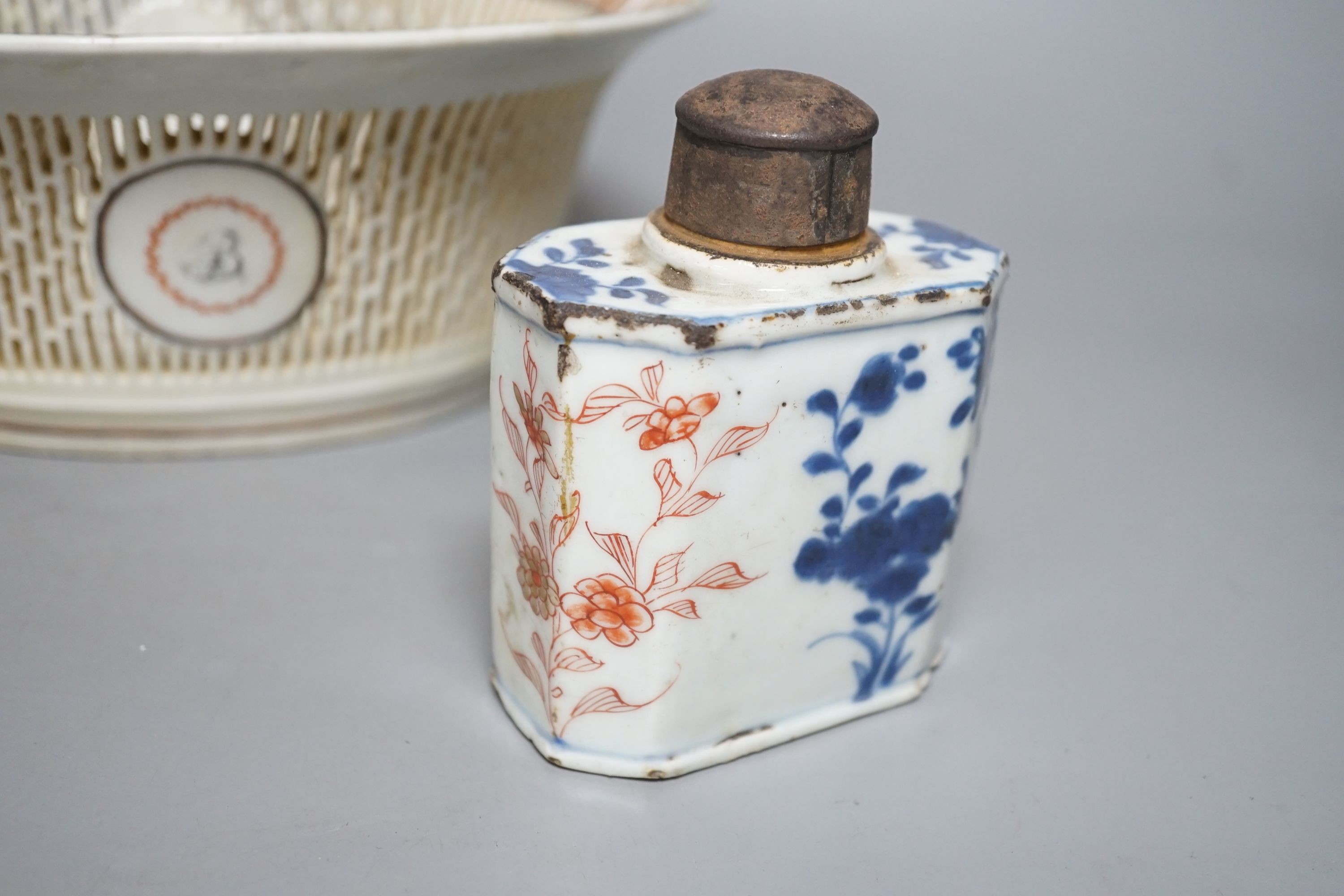 A late 18th century Chinese export famille rose chestnut basket, 27cm long, and a Chinese Imari tea caddy (2)